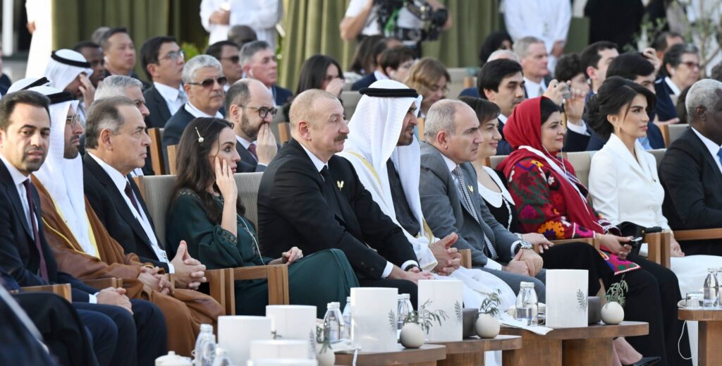 a5c2327cb2564f8cf38a2ad61287eb38_5913030