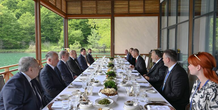 34a2b5a422417492abd2e7d9556b8b8c_7291652