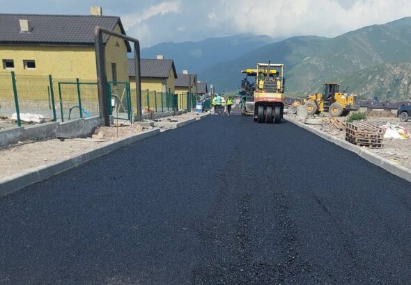 🚧 Kəlbəcərin Zar kəndində daxili yollara asfalt döşənir_ qazlaşdırma işlərinə start verildi(PNG)