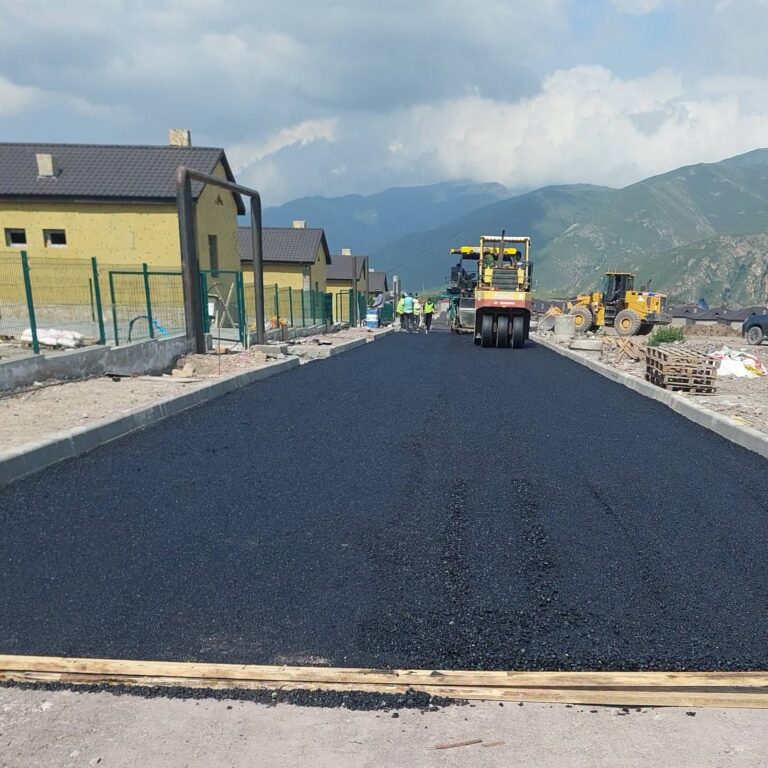 🚧 Kəlbəcərin Zar kəndində daxili yollara asfalt döşənir_ qazlaşdırma işlərinə start verildi(PNG)