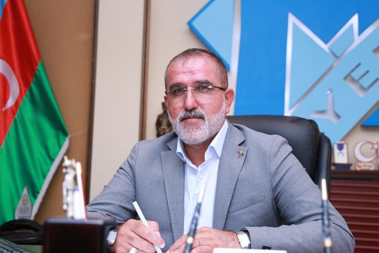 1280px-Foto_Rauf_Arifoglu