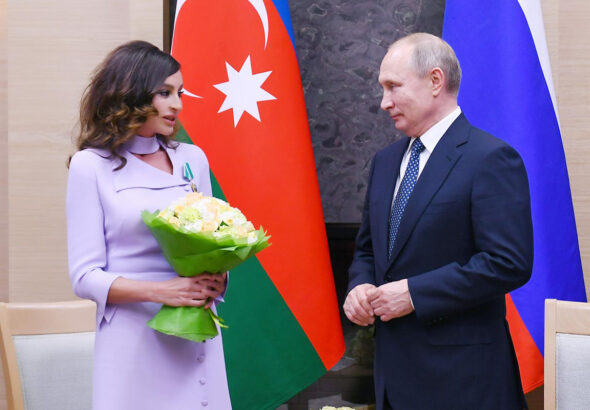 Putin Mehriban Əliyevanı təbrik etdi