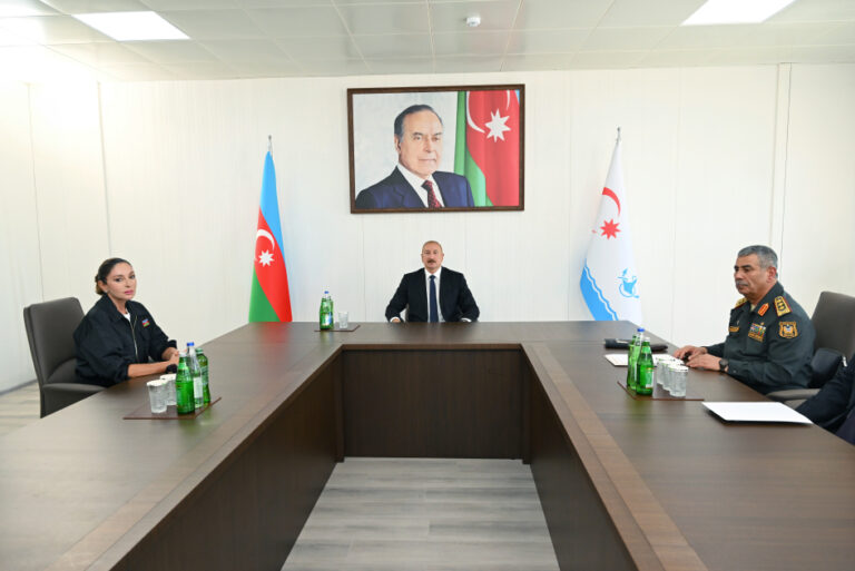 İlham Əliyev Hərbi dəniz qüvvələrində