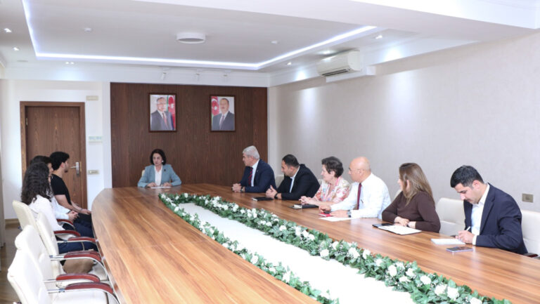 memarlıq və inşaat üniverstetində yüksək bal yığan tələbələrlə görüş